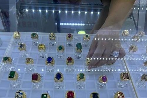 Nhiều tiệm vàng ở TPHCM nơm nớp lo bị 'sờ gáy'