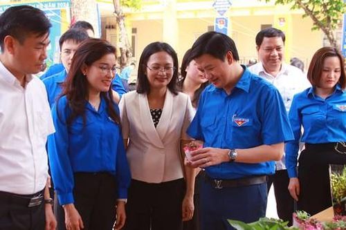 Tuổi trẻ Hà Nam trồng cây xanh, đổi rác lấy cây xanh... khởi động chiến dịch tình nguyện Hè 2024