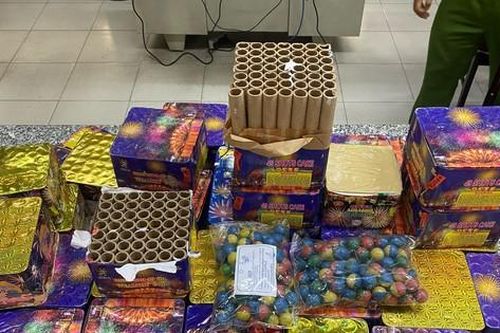 Phá đường dây buôn lậu pháo từ Campuchia về TPHCM
