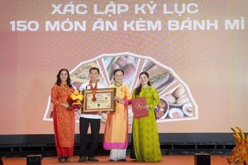 TP HCM: Xác lập kỷ lục hơn 150 món ăn đi kèm bánh mì