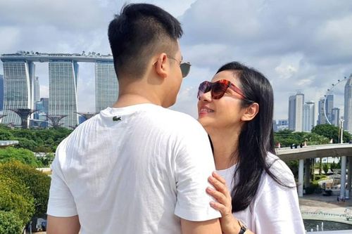 Việt Trinh gây tranh cãi khi bàn về 'ôm hôn con trai tuổi thiếu niên'