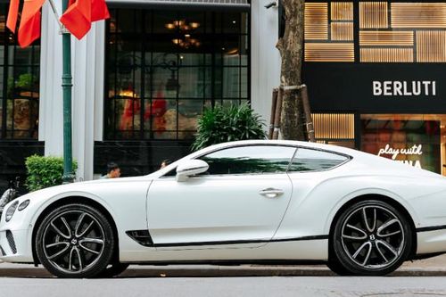 Bắt gặp 'hàng độc' xe siêu sang Bentley Continental GT W12 trên phố Hà Nội