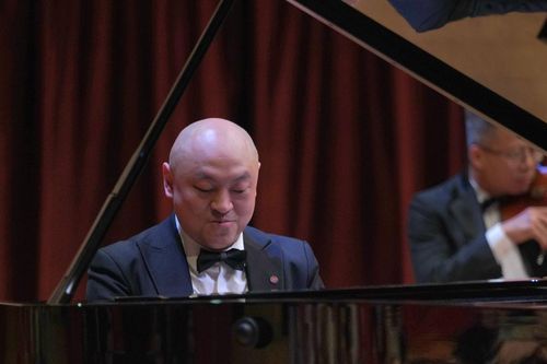 Thưởng thức tiếng đàn piano của Vũ Ngọc Linh với hai concerto 'nặng ký'