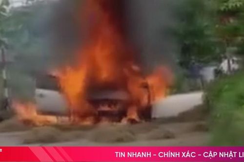 Ô tô cháy dữ dội tại tuyến đường liên xã ở Hà Tĩnh