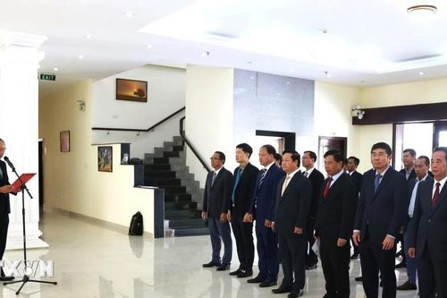 Lễ Dâng hương tri ân công đức của Chủ tịch Hồ Chí Minh tại Campuchia