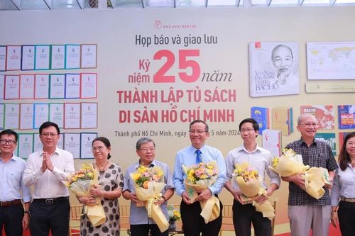 25 năm Tủ sách Di sản Hồ Chí Minh -Những tài sản vô giá