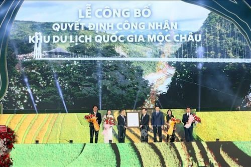 Lễ công bố Quyết định công nhận Khu du lịch quốc gia Mộc Châu
