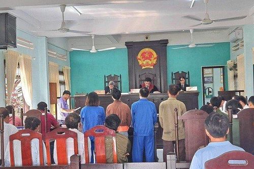 Bình Thuận: Nhóm đối tượng tự ý dọn đồ đạc, đuổi người ra khỏi nhà, lãnh án tù