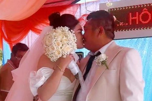 Cò 'Đất Phương Nam' hôn vợ say đắm trong ngày trọng đại