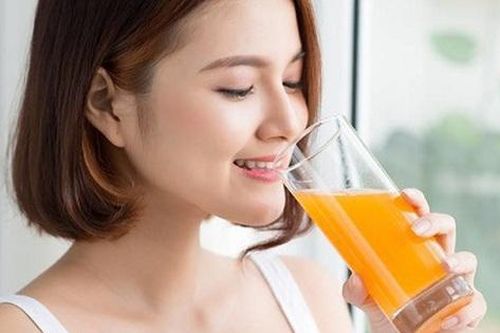 Uống nước quá lạnh hoặc quá nóng trong mùa hè đều không tốt, nhiệt độ nước bao nhiêu là vừa?