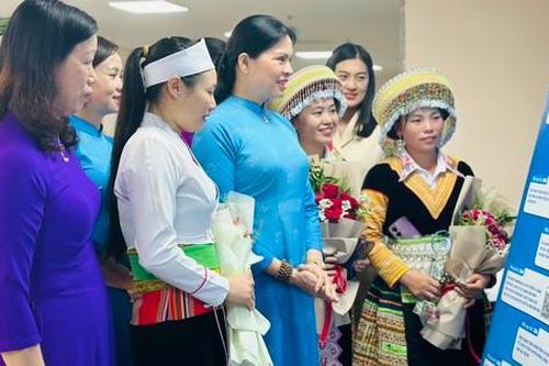 Chủ tịch Hội LHPNVN Hà Thị Nga phát biểu tại Lễ trao giải cuộc thi 'Ứng dụng Công nghệ thông tin trong tổ chức sinh hoạt Hội'