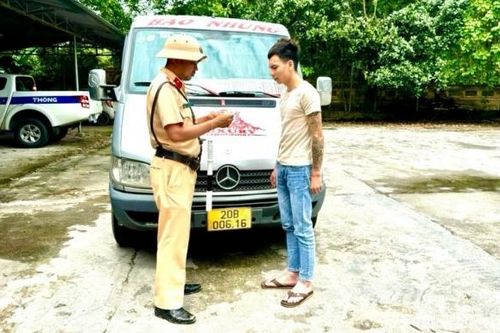Tuyên Quang: Liên tiếp phát hiện tài xế ô tô sử dụng giấy phép lái xe giả