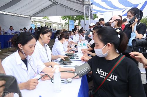 Thanh Hóa: Hàng ngàn thanh niên công nhân được khám chữa bệnh miễn phí