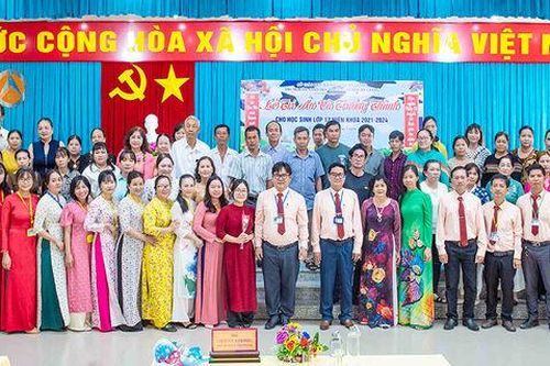 Trung tâm Giáo dục thường xuyên tỉnh An Giang tổ chức Lễ tri ân và trưởng thành học sinh khối 12