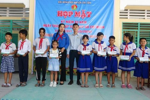 Thắp sáng ước mơ cho thiếu nhi huyện Tri Tôn