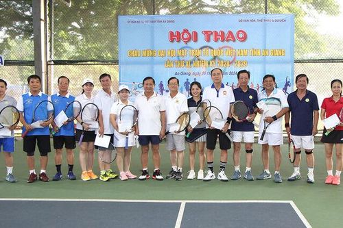 An Giang: Giao lưu tennis chào mừng Đại hội MTTQVN các cấp