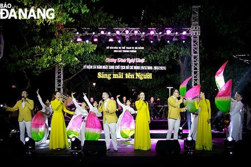 Lắng đọng những khúc hát về Bác Hồ kính yêu