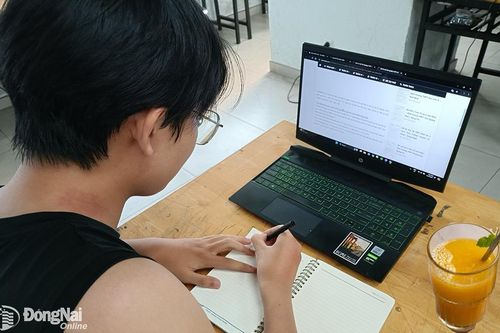 Đồng hành với con trong mùa thi cử
