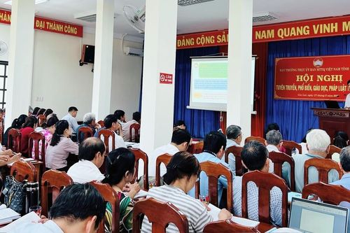 Tuyên truyền, phổ biến pháp luật cho 80 cán bộ Mặt trận cơ sở TP. Pleiku