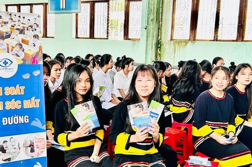 Bệnh viện Mắt Quốc tế Sài Gòn-Gia Lai chung tay bảo vệ đôi mắt sáng cho học sinh Gia Lai