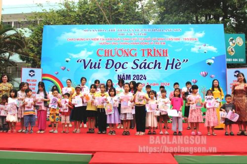 Gần 500 học sinh tham gia chương trình 'Vui đọc sách hè' tại Thư viện tỉnh