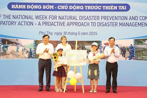 Lễ mít tinh hưởng ứng Tuần lễ Quốc gia Phòng, chống thiên tai