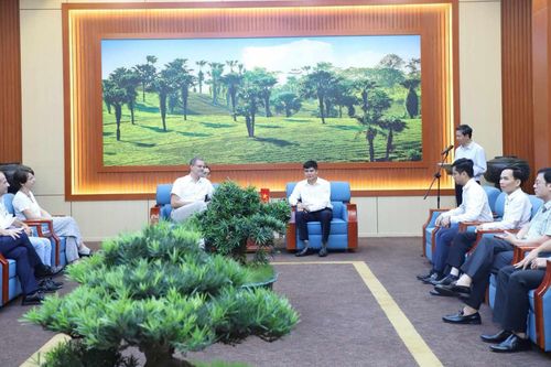 Đại sứ Cộng hòa Pháp tại Việt Nam làm việc tại tỉnh