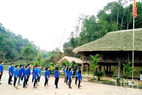 Tháng Năm về Khau Tý