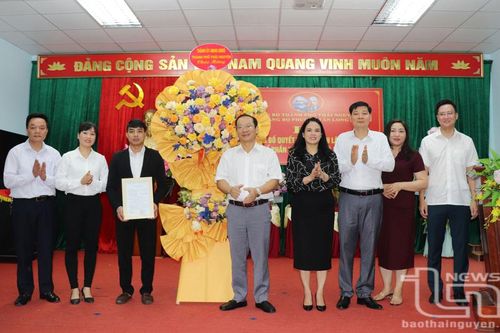 Thành lập Chi bộ Công ty CP Thương mại và Du lịch Hà Lan