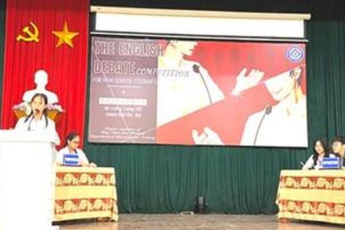 Chung kết cuộc thi tranh biện tiếng Anh trung học phổ thông cấp tỉnh