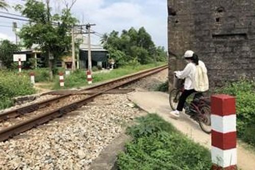 Còn nhiều lối đi tự mở ngang đường sắt mất an toàn
