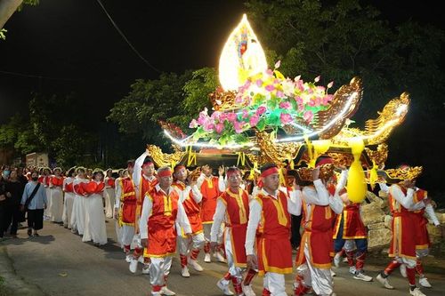 Hàng nghìn người tham dự Lễ rước Phật tại chùa Xuân Tàng và tổ đình Hồng Phúc - Hòe Nhai