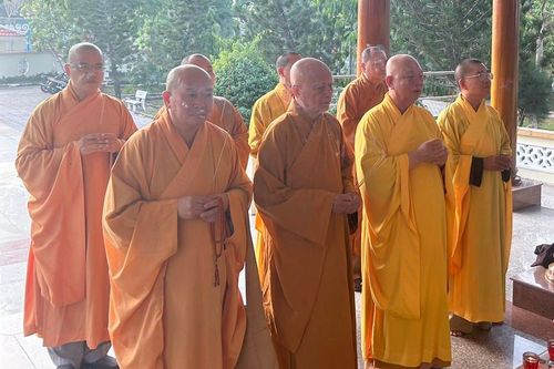 Ban Trị sự GHPGVN H.Nhà Bè dâng hương tưởng niệm anh hùng liệt sĩ nhân mùa Phật đản