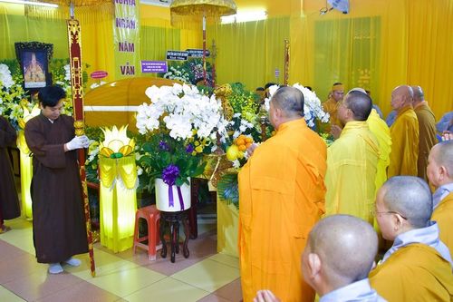 Ban Trị sự GHPGVN H.Nhà Bè viếng tang Hòa thượng Thích Quảng Tấn
