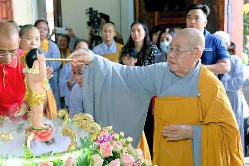 Chùa Phước Viên (Q.Bình Thạnh) tổ chức lễ Tắm Phật, thuyết pháp mừng Đại lễ Phật đản Phật lịch 2568