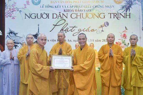 Lễ tổng kết khóa đào tạo 'Người dẫn chương trình Phật giáo' tại tu viện Khánh An