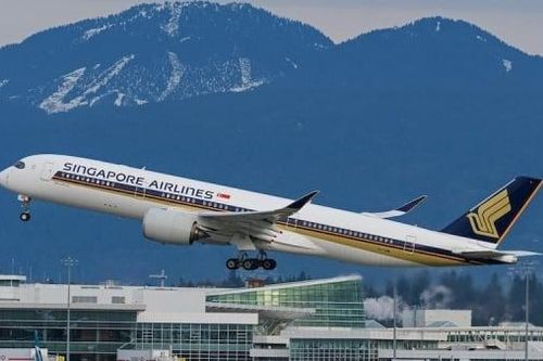 Hãng bay Singapore Airlines thưởng nhân viên gần 8 tháng lương