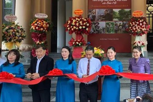 Xúc động tấm lòng của họa sĩ Việt kiều dành cho Chủ tịch Hồ Chí Minh