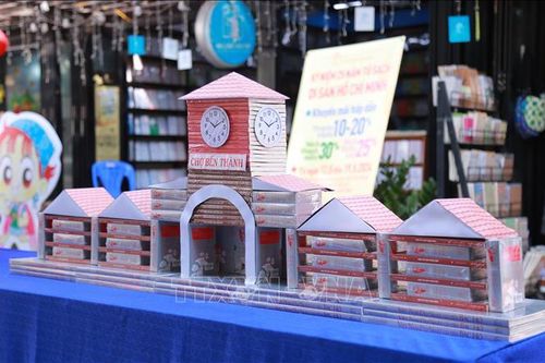 25 năm tủ sách Di sản Hồ Chí Minh