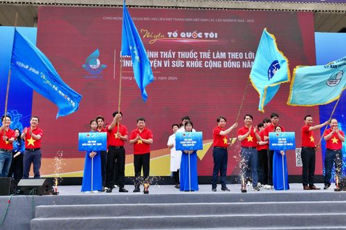 Ra quân Hành trình Thầy thuốc trẻ làm theo lời Bác, tình nguyện vì cộng đồng 2024