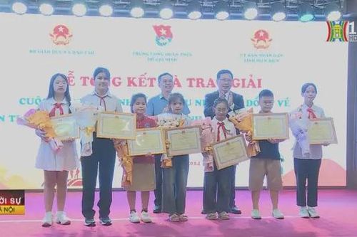 Trao giải cuộc thi vẽ tranh về Chiến thắng Điện Biên Phủ