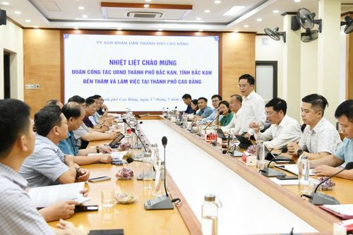 Đoàn công tác thành phố Bắc Kạn làm việc với thành phố Cao Bằng