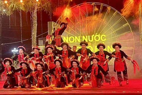 Thành phố ra mắt Đội văn nghệ tổ dân phố 8, phường Hợp Giang