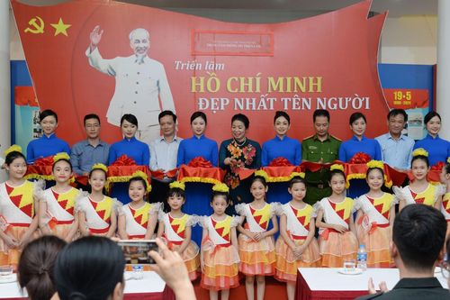 Triển lãm 'Hồ Chí Minh đẹp nhất tên Người'