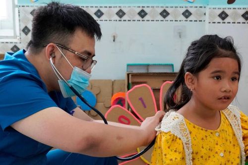 Chuyến tàu mang yêu thương đến với các em nhỏ ở Quảng Trị