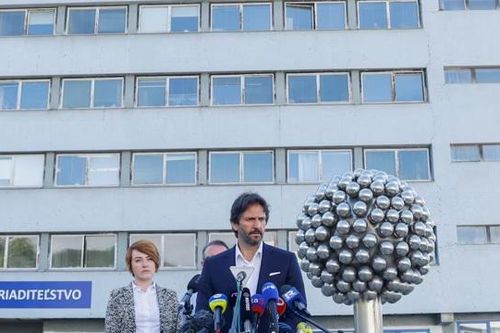 Thủ tướng Slovakia vẫn trong tình trạng nghiêm trọng sau vụ ám sát