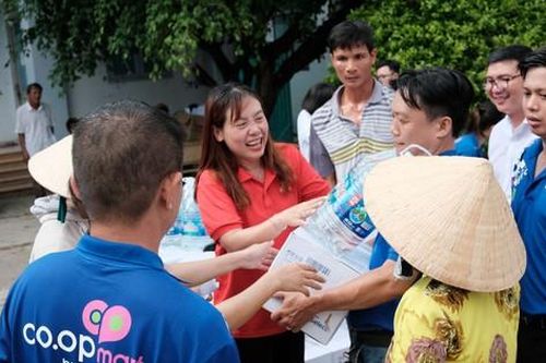 Saigon Co.op trao tặng nước sạch cho bà con vùng hạn mặn Gò Công, Tiền Giang