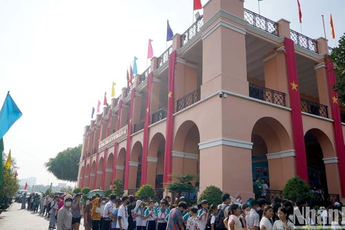 Tháng 5 thăm Bến Nhà Rồng - Nơi in dấu chân Bác