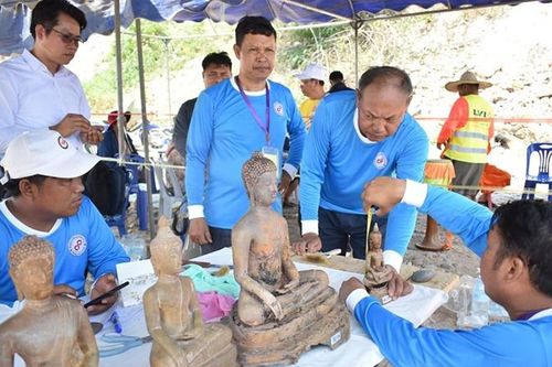 Lào phát hiện nhiều pho tượng Phật cổ