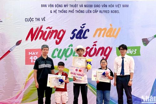 Ấn tượng với tài năng của các 'cây cọ nhí' Hà Nội
